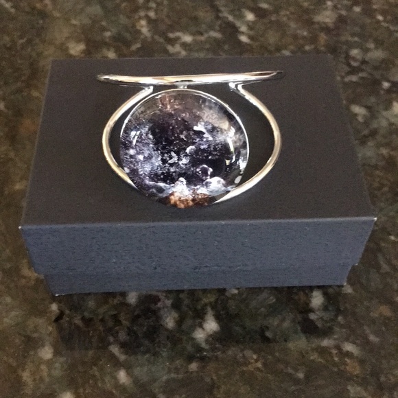 Cuff Bracelet - Picture 1 of 10